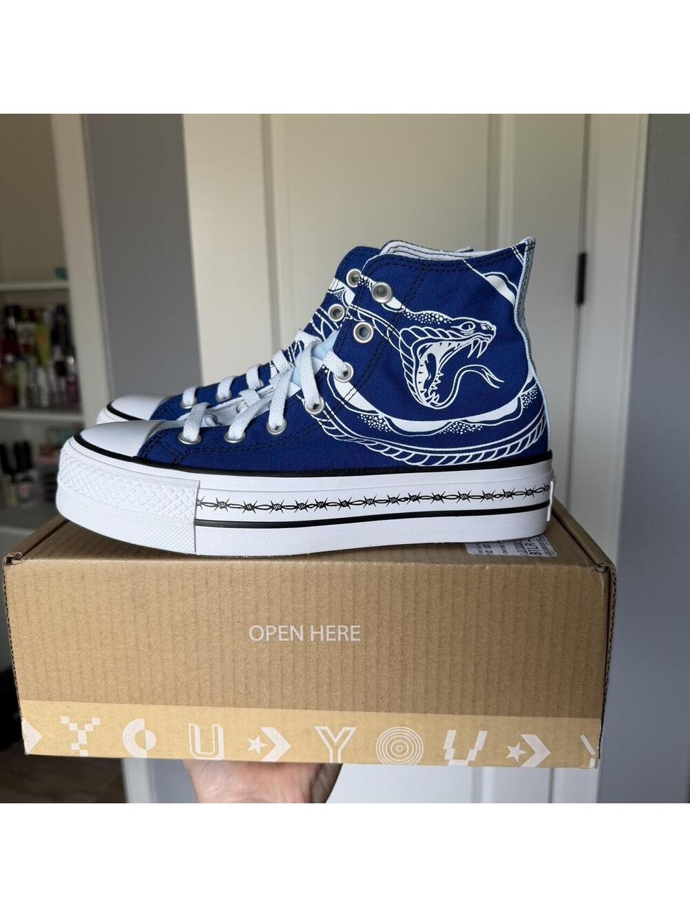women’s 7.5 BRAND NEW (still in box, never worn) CUSTOM Converse blue high tops